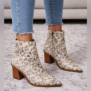 1. State Kelte Boots